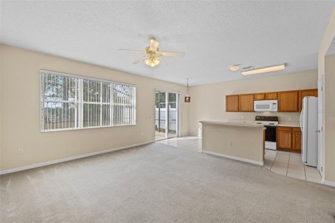 House in Davenport, Florida 4 bedrooms, 182.09 sq.m. № 1555098 - photo 12
