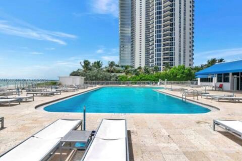 Copropriété à louer à Sunny Isles Beach, Floride: 38.09 m2 № 2029215 - photo 11