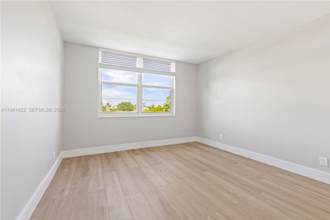 Condo in Fort Lauderdale, Florida, 2 bedrooms  № 1998862 - photo 8