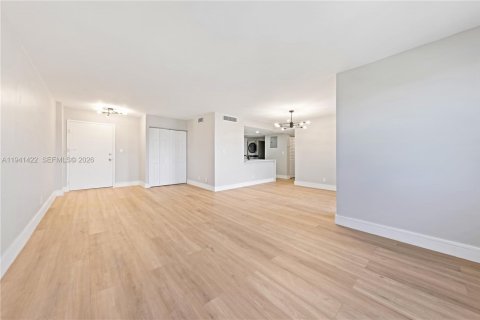 Condo in Fort Lauderdale, Florida, 2 bedrooms  № 1998862 - photo 3