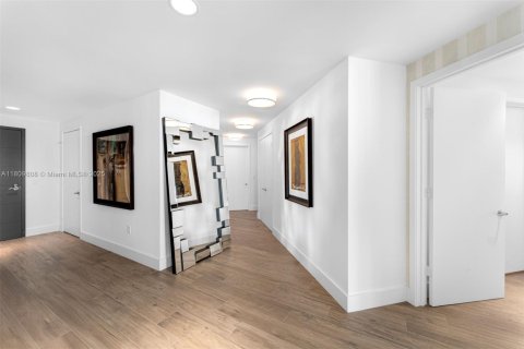 Condominio en venta en North Miami Beach, Florida, 3 dormitorios, 222.04 m2 № 1935737 - foto 16
