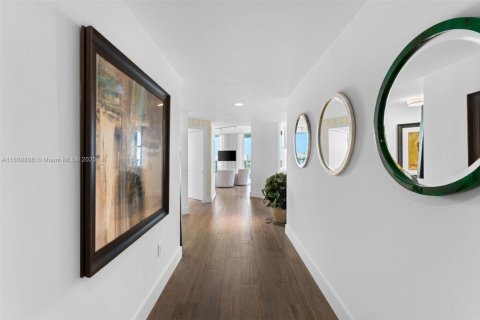 Condominio en venta en North Miami Beach, Florida, 3 dormitorios, 222.04 m2 № 1935737 - foto 3