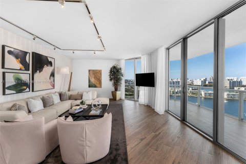 Condo in North Miami Beach, Florida, 3 bedrooms  № 1935737 - photo 10