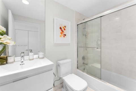 Copropriété à vendre à North Miami Beach, Floride: 3 chambres, 222.04 m2 № 1935737 - photo 29
