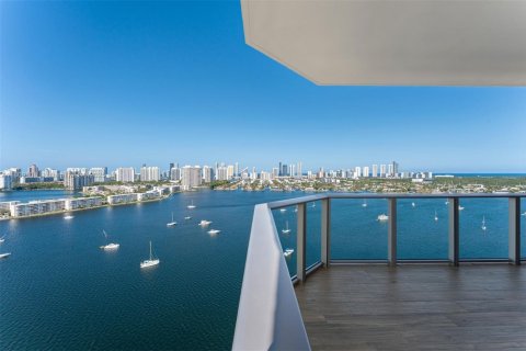 Condominio en venta en North Miami Beach, Florida, 3 dormitorios, 222.04 m2 № 1935737 - foto 14