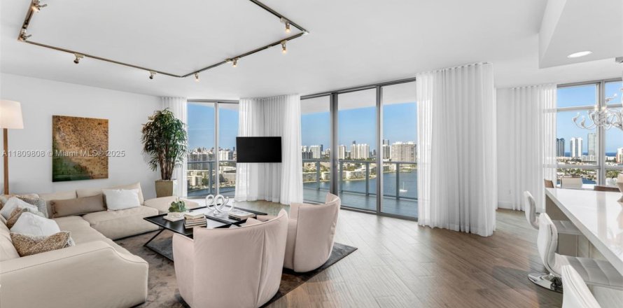 Condominio en North Miami Beach, Florida, 3 dormitorios № 1935737