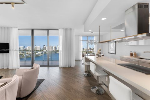 Condominio en venta en North Miami Beach, Florida, 3 dormitorios, 222.04 m2 № 1935737 - foto 4