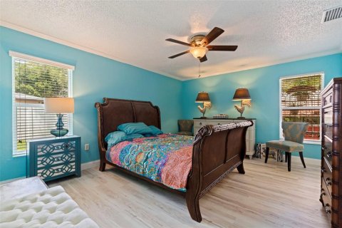 House in Saint Petersburg, Florida 3 bedrooms, 152.36 sq.m. № 2201246 - photo 19