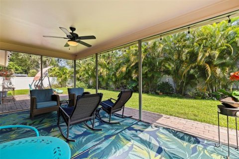 House in Saint Petersburg, Florida 3 bedrooms, 152.36 sq.m. № 2201246 - photo 26
