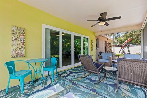 House in Saint Petersburg, Florida 3 bedrooms, 152.36 sq.m. № 2201246 - photo 27