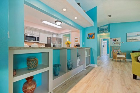 House in Saint Petersburg, Florida 3 bedrooms, 152.36 sq.m. № 2201246 - photo 9
