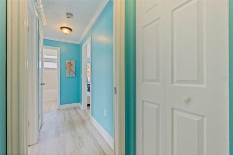 House in Saint Petersburg, Florida 3 bedrooms, 152.36 sq.m. № 2201246 - photo 18