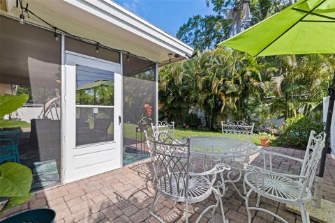 House in Saint Petersburg, Florida 3 bedrooms, 152.36 sq.m. № 2201246 - photo 28