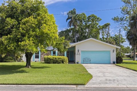 House in Saint Petersburg, Florida 3 bedrooms, 152.36 sq.m. № 2201246