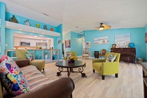 House in Saint Petersburg, Florida 3 bedrooms, 152.36 sq.m. № 2201246 - photo 8