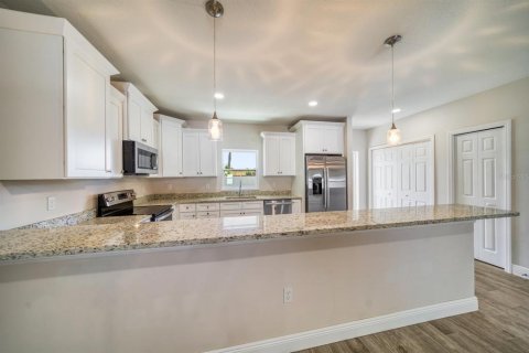 Touwnhouse à louer à Tampa, Floride: 3 chambres, 167.22 m2 № 2430642 - photo 5