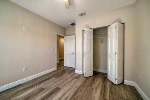 Touwnhouse à louer à Tampa, Floride: 3 chambres, 167.22 m2 № 2430642 - photo 12