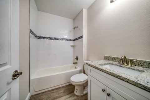 Touwnhouse à louer à Tampa, Floride: 3 chambres, 167.22 m2 № 2430642 - photo 14