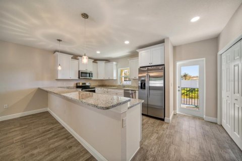 Touwnhouse à louer à Tampa, Floride: 3 chambres, 167.22 m2 № 2430642 - photo 8