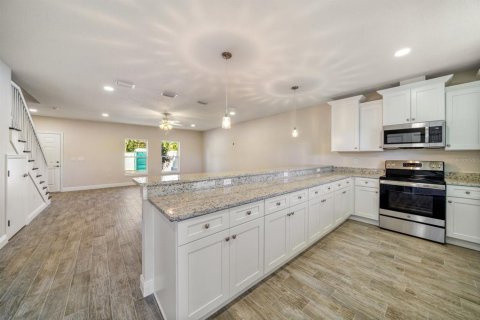 Touwnhouse à louer à Tampa, Floride: 3 chambres, 167.22 m2 № 2430642 - photo 7