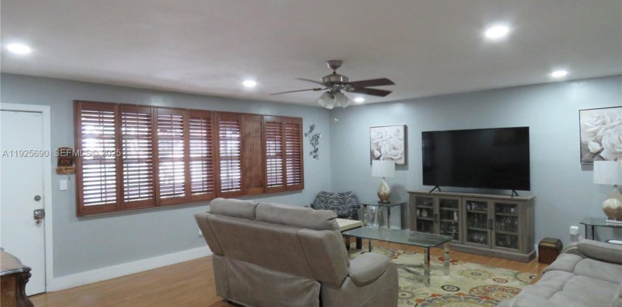 Appartement à North Miami, Floride 2 chambres, 116.13 m2 № 2039113