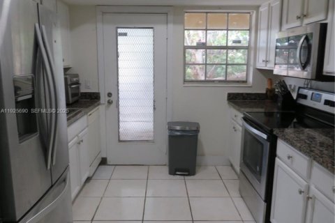 Appartement à louer à North Miami, Floride: 2 chambres, 116.13 m2 № 2039113 - photo 5