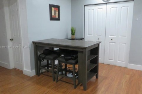 Appartement à louer à North Miami, Floride: 2 chambres, 116.13 m2 № 2039113 - photo 4