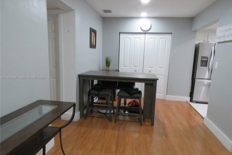 Appartement à louer à North Miami, Floride: 2 chambres, 116.13 m2 № 2039113 - photo 3