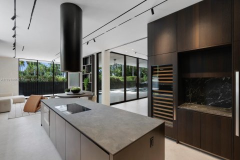 Villa ou maison à vendre à Miami Beach, Floride: 6 chambres, 526.01 m2 № 1748712 - photo 14