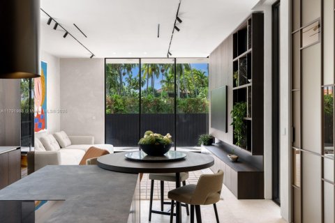 Villa ou maison à vendre à Miami Beach, Floride: 6 chambres, 526.01 m2 № 1748712 - photo 17