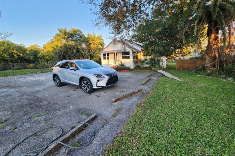 House in Dania Beach, Florida 3 bedrooms, 132.66 sq.m. № 2020647 - photo 3