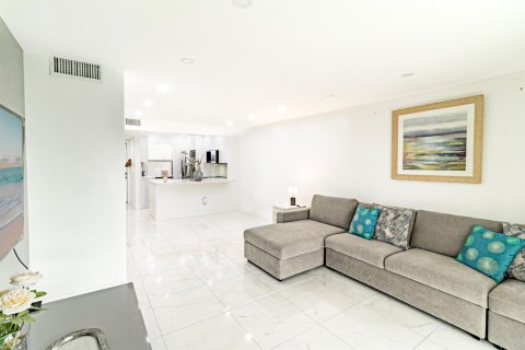 Condominio en venta en Sunrise, Florida, 2 dormitorios, 75.25 m2 № 2192258 - foto 7