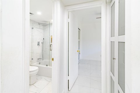 Condominio en venta en Sunrise, Florida, 2 dormitorios, 75.25 m2 № 2192258 - foto 13