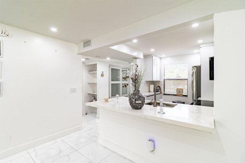 Condominio en venta en Sunrise, Florida, 2 dormitorios, 75.25 m2 № 2192258 - foto 4