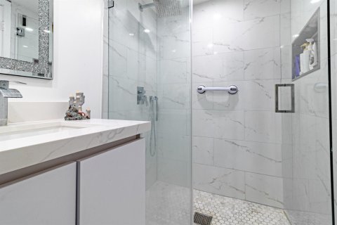Condominio en venta en Sunrise, Florida, 2 dormitorios, 75.25 m2 № 2192258 - foto 18
