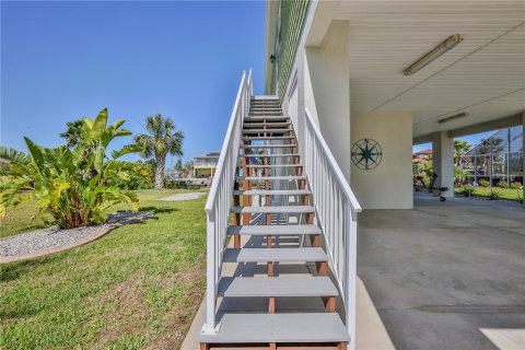 House in Hernando Beach, Florida 3 bedrooms, 141.95 sq.m. № 1687360 - photo 9