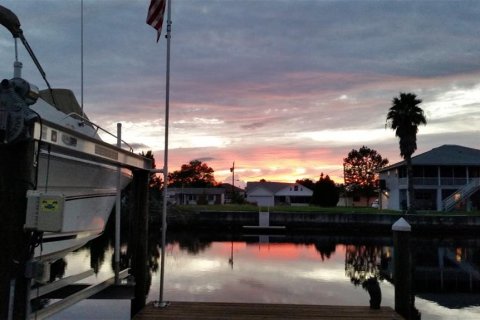 House in Hernando Beach, Florida 3 bedrooms, 141.95 sq.m. № 1687360 - photo 6