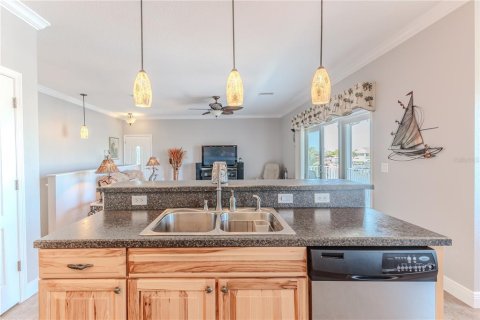 House in Hernando Beach, Florida 3 bedrooms, 141.95 sq.m. № 1687360 - photo 18