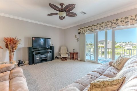 House in Hernando Beach, Florida 3 bedrooms, 141.95 sq.m. № 1687360 - photo 12