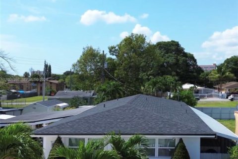 Commercial property in Miami, Florida 144.93 sq.m. № 2076088