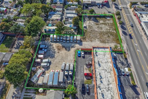 Commercial property in Coral Gables, Florida № 1887967 - photo 13