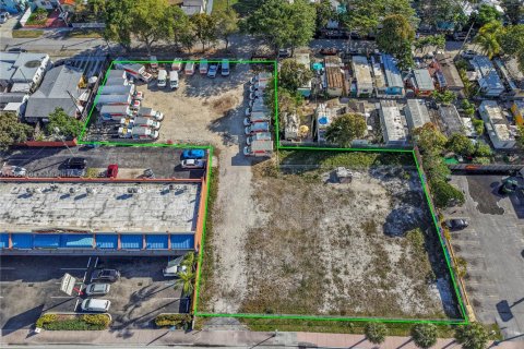 Commercial property in Coral Gables, Florida № 1887967 - photo 15
