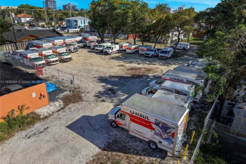 Commercial property in Coral Gables, Florida № 1887967 - photo 19