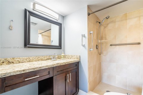 Condo in Sunrise, Florida, 2 bedrooms  № 2068232 - photo 11