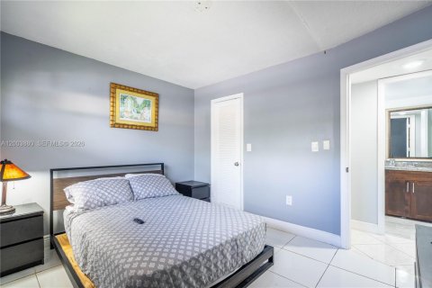 Condo in Sunrise, Florida, 2 bedrooms  № 2068232 - photo 12