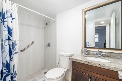 Condo in Sunrise, Florida, 2 bedrooms  № 2068232 - photo 14