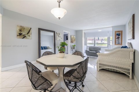 Condo in Sunrise, Florida, 2 bedrooms  № 2068232 - photo 7