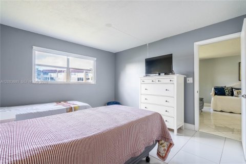 Condo in Sunrise, Florida, 2 bedrooms  № 2068232 - photo 9