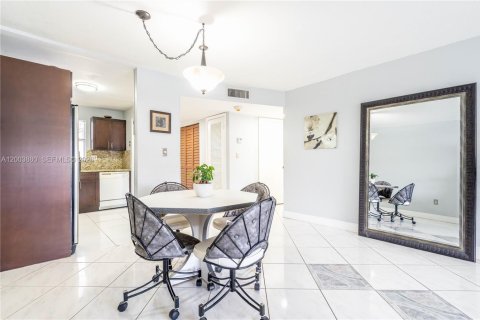 Condo in Sunrise, Florida, 2 bedrooms  № 2068232 - photo 6