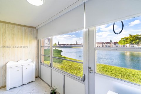 Condo in Sunrise, Florida, 2 bedrooms  № 2068232 - photo 15